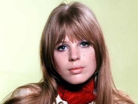Marianne Faithfull na scenie w późnych latach 70., podczas występu promującego album