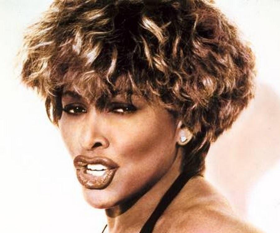 Tina Turner w czarno-białym portrecie z okresu 